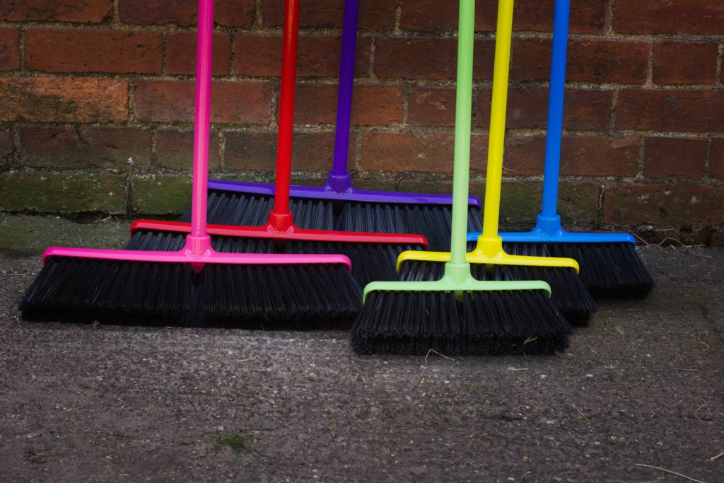 Red Gorilla Broom & Handle 147cm - Yellow 30cm