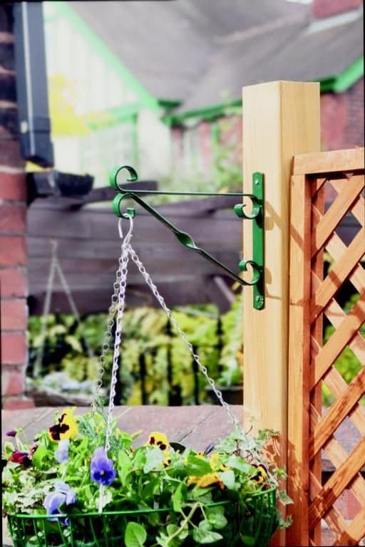 Ambassador Hanging Basket Bracket - 40cm/16" Green