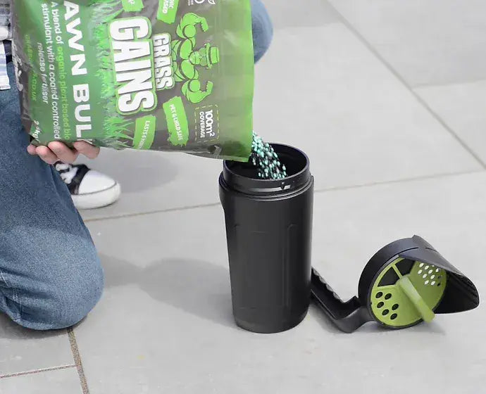 Grass Gains 3-in-1 Fertiliser Hand Spreader Shaker