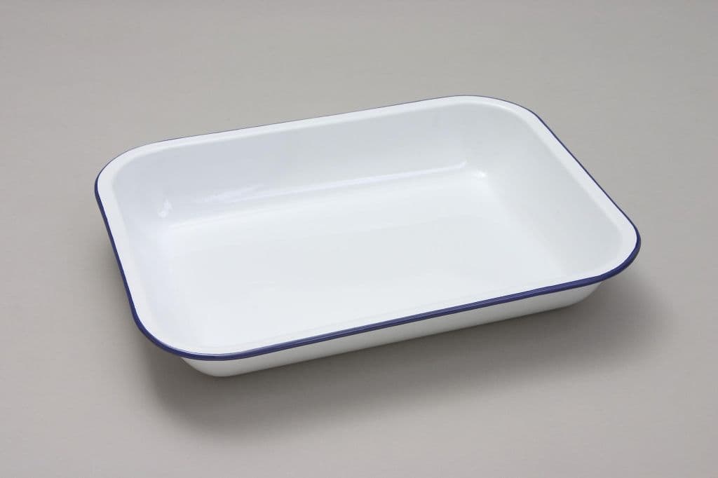 Nimbus White Bake Pan - 31cm