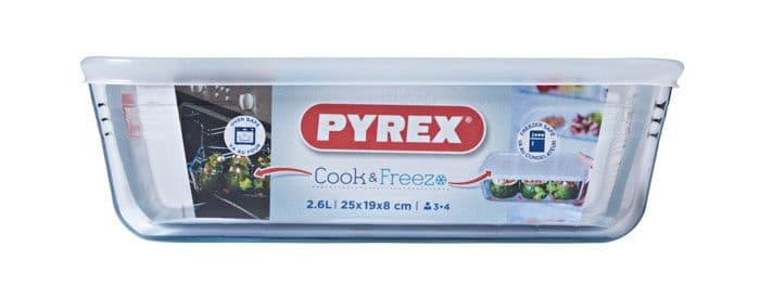 Pyrex Rectangular Dish With Lid - 2.6L